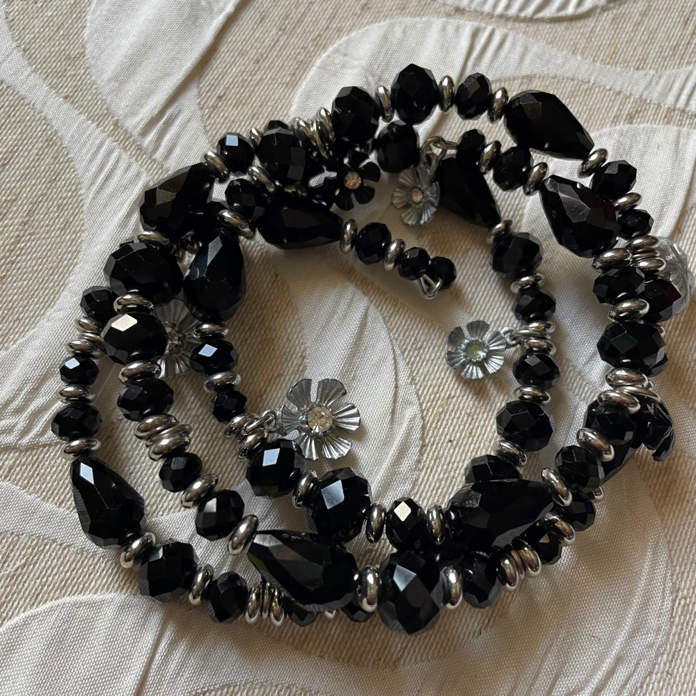 Memory‎ wire Black Beaded Coil Bracelet Silver Tone Flower Charms handmade